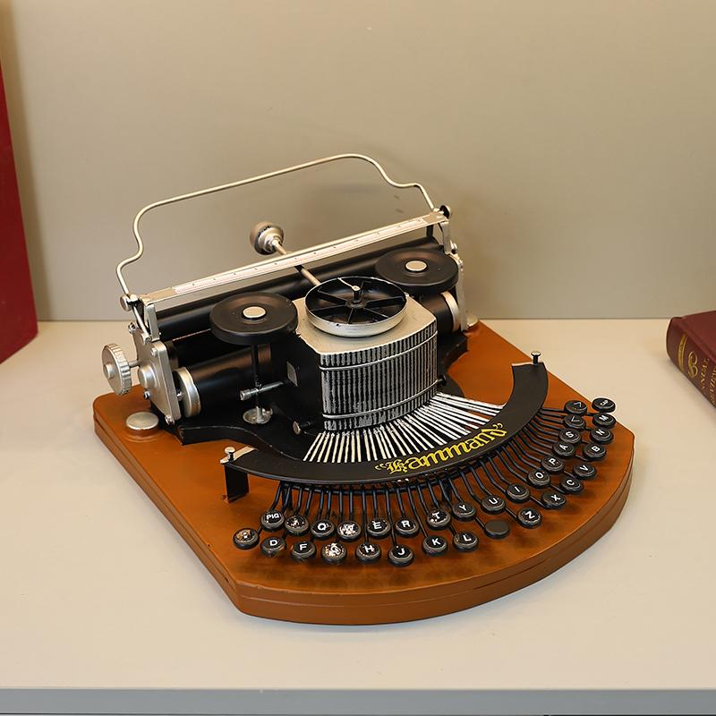 写真撮影用のヴィンテージタイプライターモデル、レトロなオフィ - Home Office Industrial Style のレビューと価格